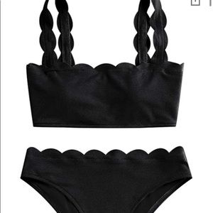 Women’s blacking bathing suit